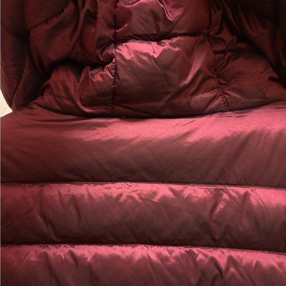 Canada Weather Gear Women’s Puffer Jacket Burgundy Hooded Lightweight Coat Sz S - Picture 11 of 13